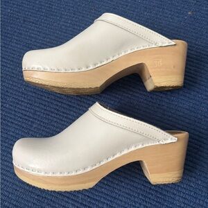 No. 6 White Leather Mules